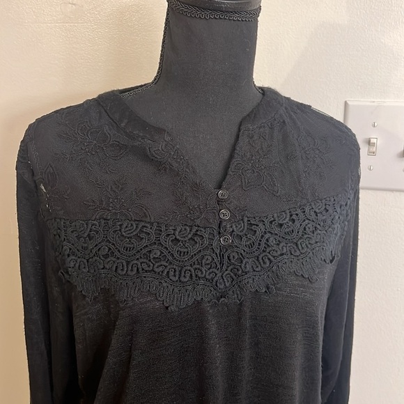 Faded Glory Elegant Embroidered Lace Decorative Plus Size Blouse, Sz. XXL. - Picture 3 of 10